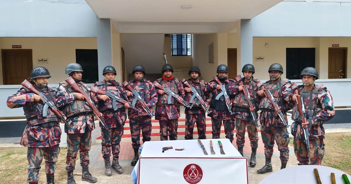 মাটিরাঙ্গায় পলাশপুর জোনের বিশেষ অভিযানে ভারতীয় পিস্তল ও তাজা গুলি উদ্ধার